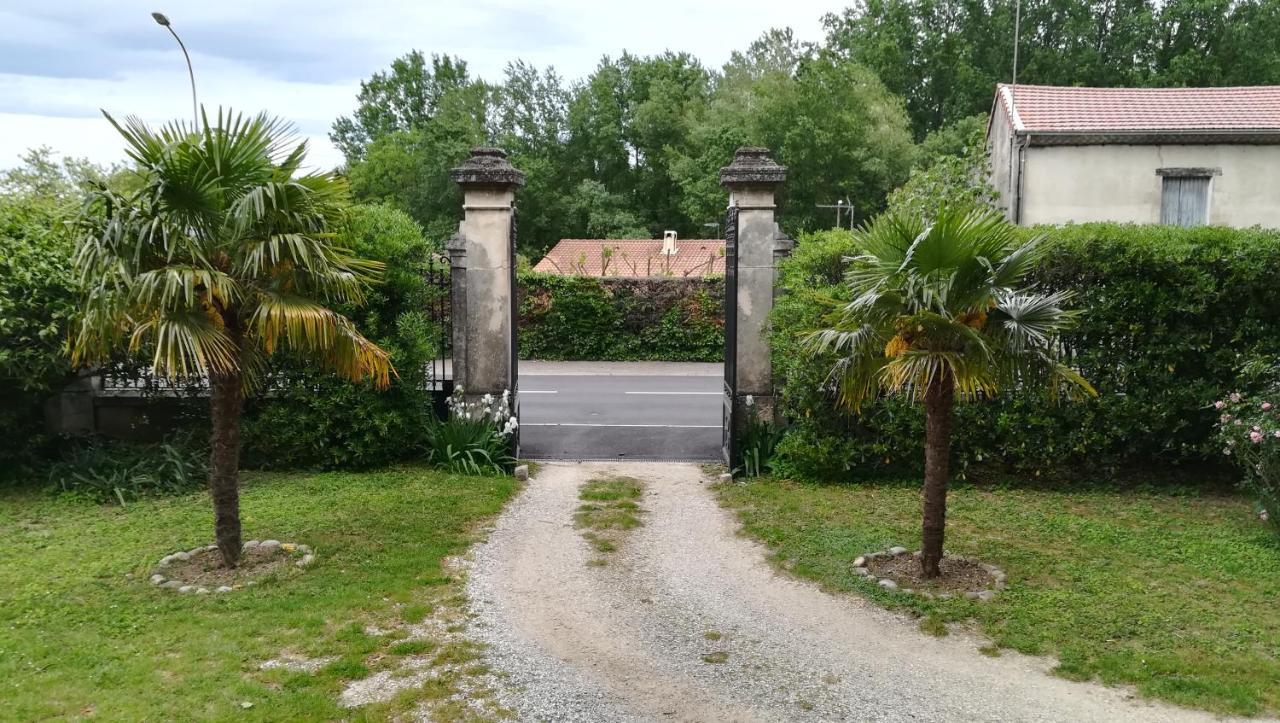 Les Palmiers Bed & Breakfast Mauves Exterior foto